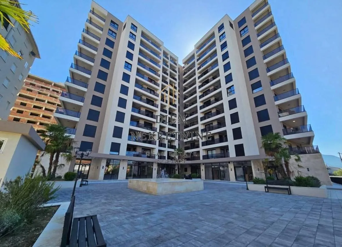 Prodaja, jednosoban stan, 62m², Centar, Bar