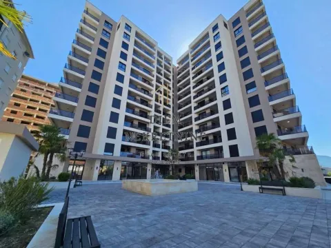 Prodaja, jednosoban stan, 62m², Centar, Bar - image 1