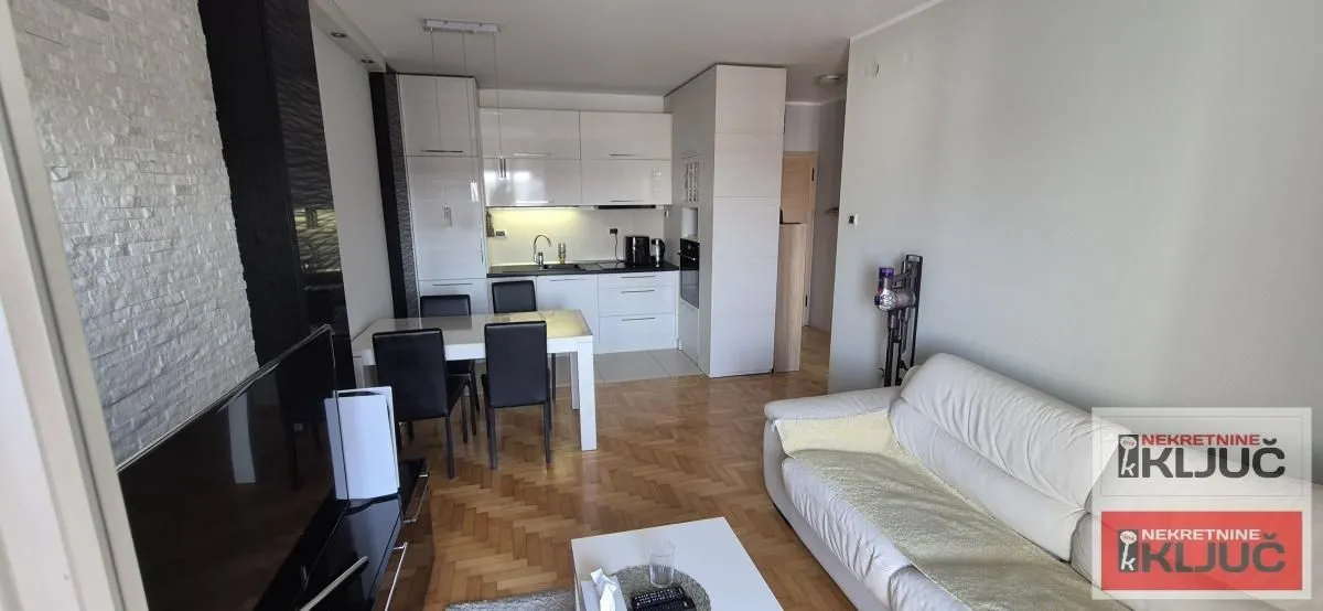 Prodaja, dvosoban stan, 42m², Bulevar Evrope, Novi Sad Sve Podlokacije