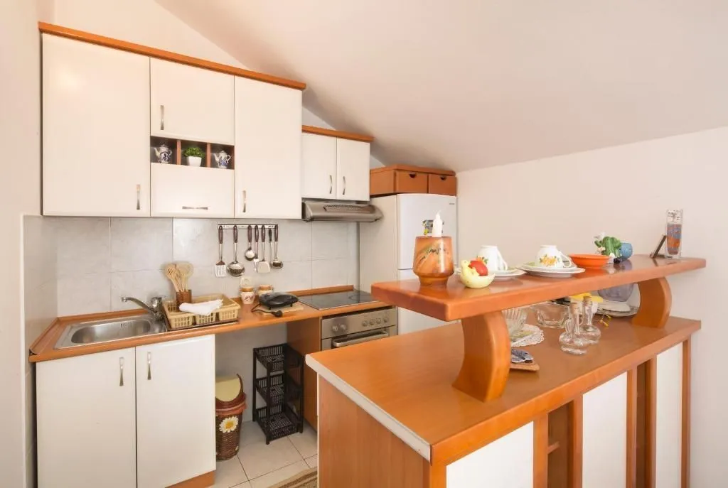 Izdavanje, dvosoban stan, 85m², Budva, Crna Gora