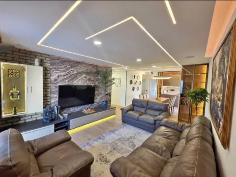 Prodaja, trosoban stan, 106m², Bečići, Budva - image 1