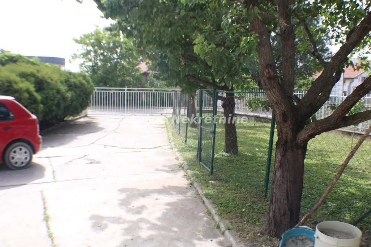 Prodaja, poslovni prostor, 613m², Beočin, Srbija