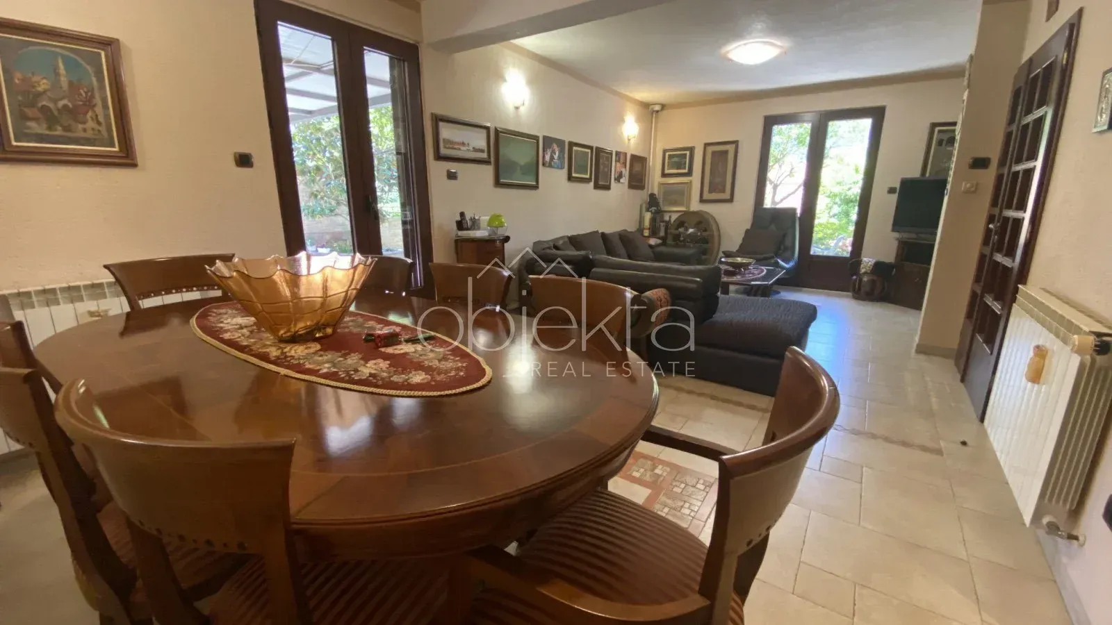 Living room with a dining area and a wooden table.