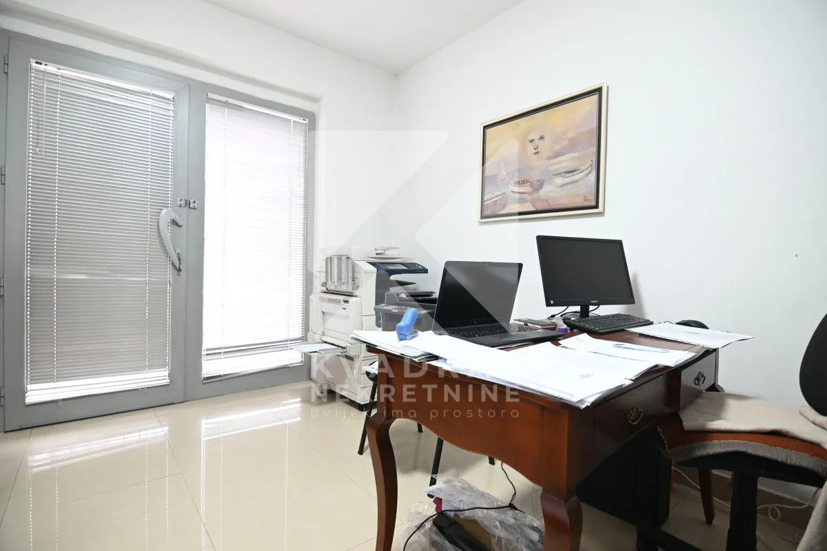 Izdavanje, poslovni prostor, 25m², Centar, Podgorica