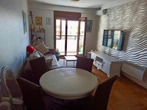 Prodaja, jednosoban stan, 45m², Stari Aerodrom, Podgorica - image 1