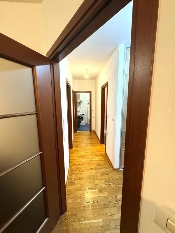 Izdavanje, dvosoban stan, 72m², City Kvart, Podgorica