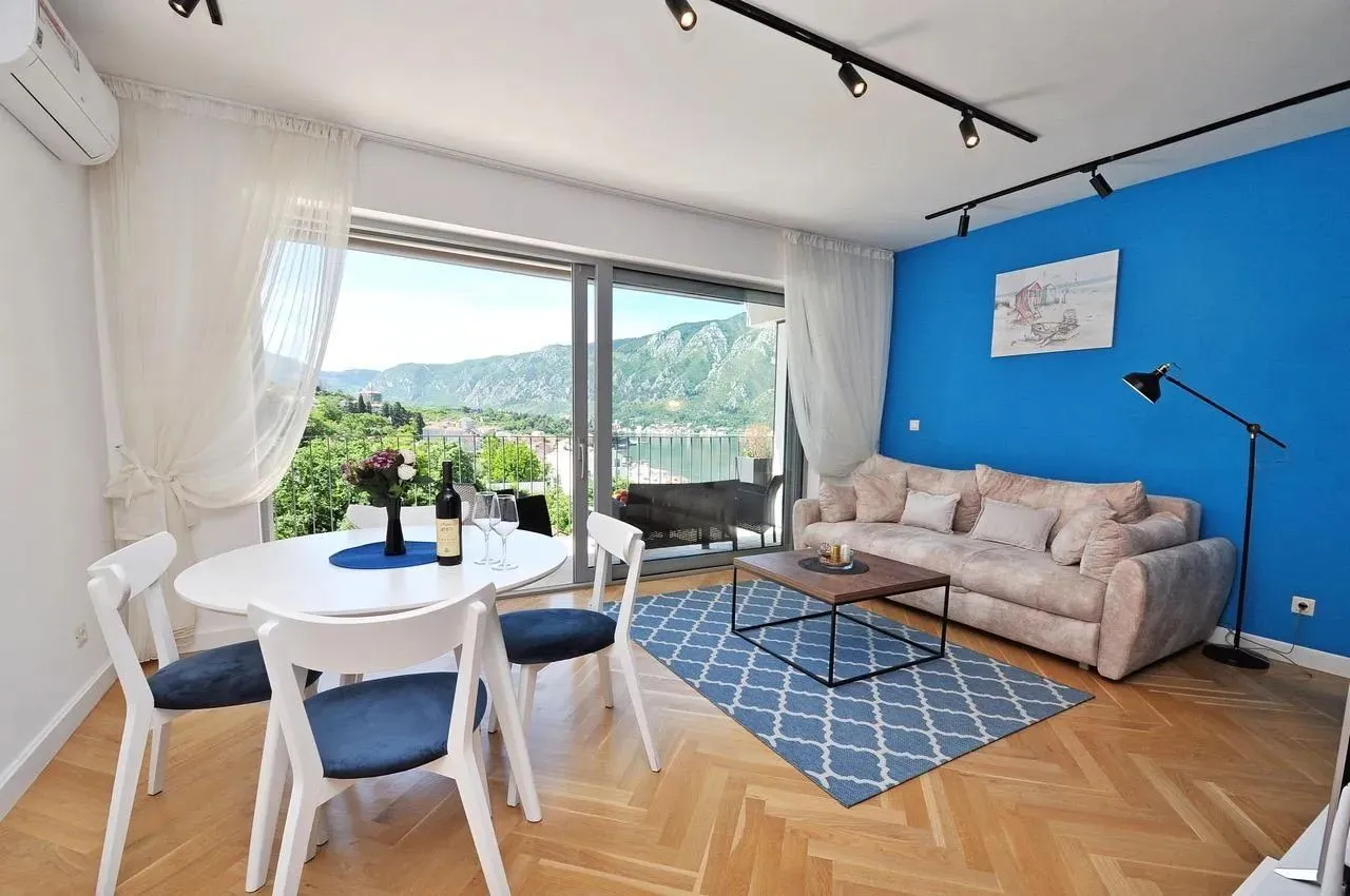 Prodaja, jednosoban stan, 52m², Dobrota, Kotor