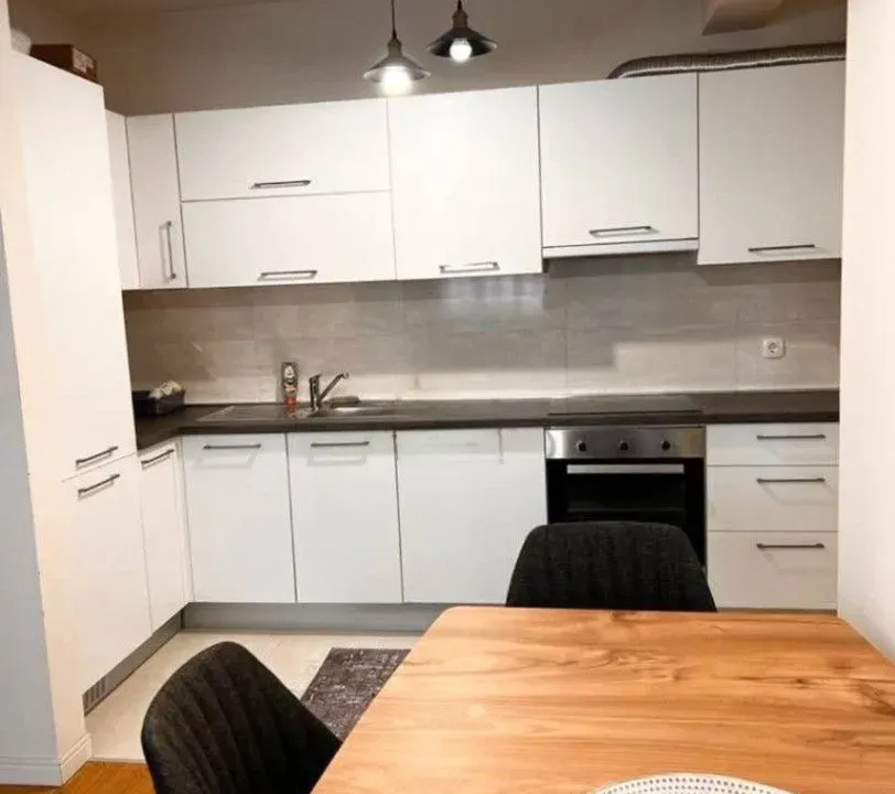 Izdavanje, jednosoban stan, 53m², Central Point, Podgorica