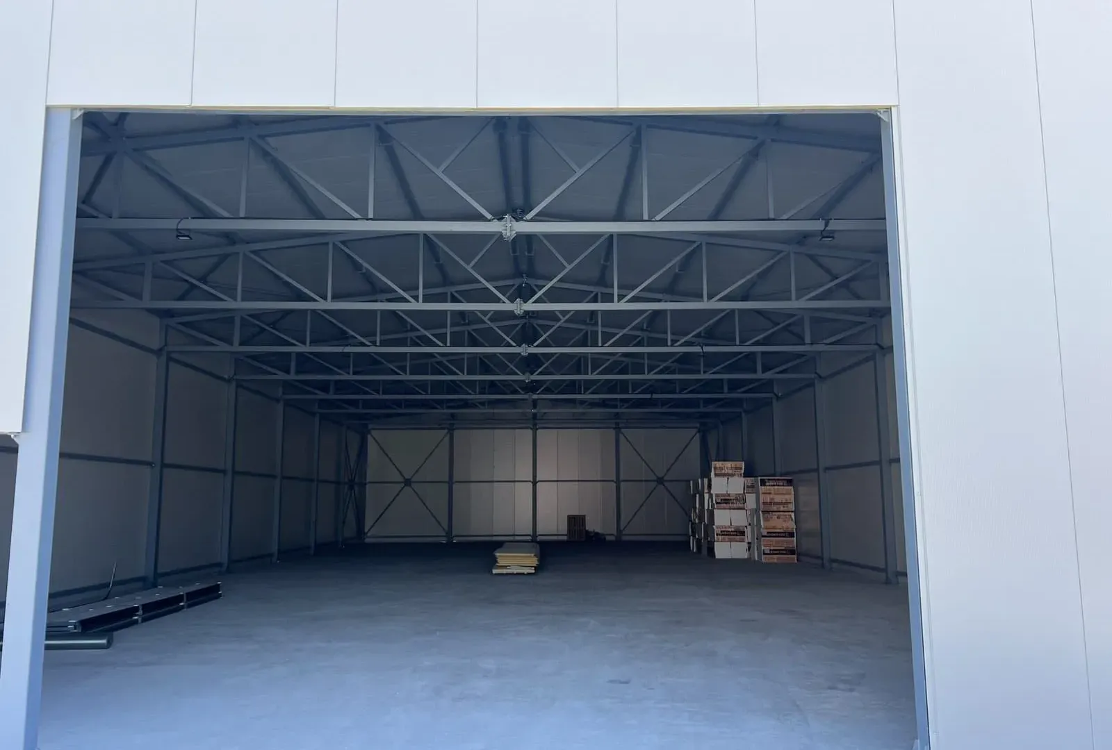 Izdavanje, poslovni prostor, 600m², Stari Aerodrom, Podgorica