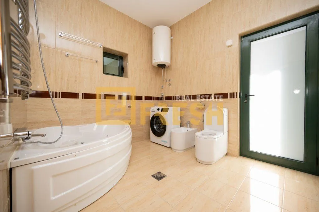 Rent, house, 380m², Mareza, Podgorica