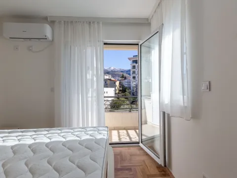 Rent, two bedroom apartment, 64m², Bečići, Budva - image 13