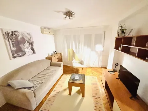 Izdavanje, jednosoban stan, 30m², Bulevar Oslobodjenja, Novi Sad Sve Podlokacije