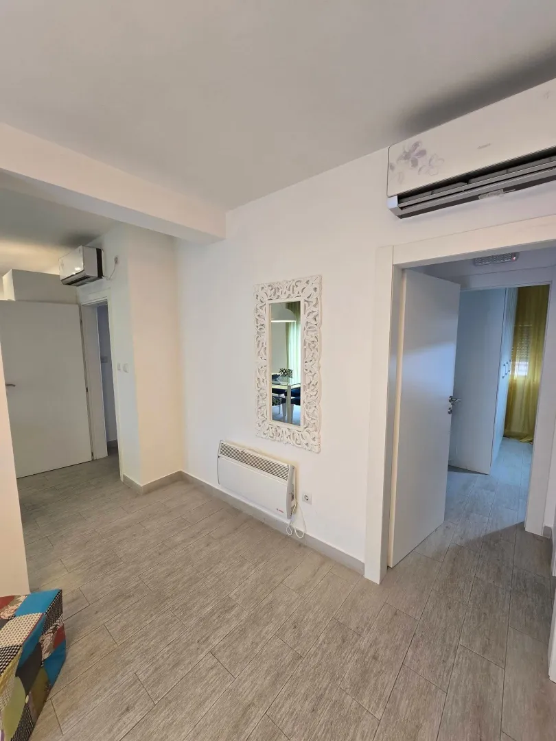 Izdavanje, dvosoban stan, 56m², Centar, Tivat