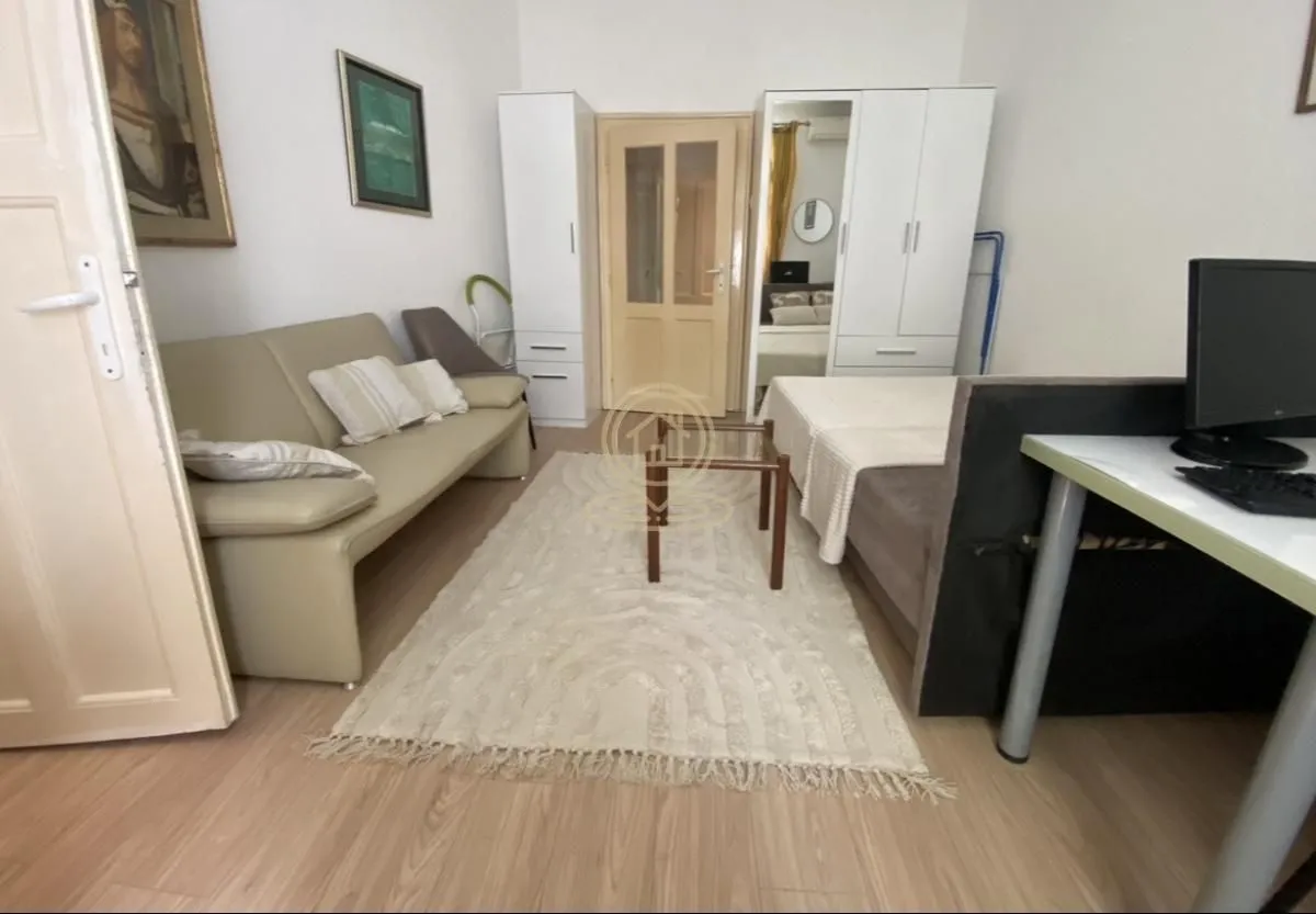 Izdavanje, jednosoban stan, 28m², Stari Grad, Beograd