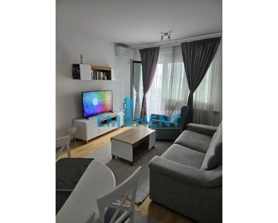 Izdavanje, trosoban stan, 56m², Zemun Gornji Grad, Zemun Sve Podlokacije