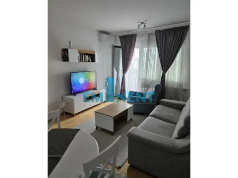 Izdavanje, trosoban stan, 56m², Zemun Gornji Grad, Zemun Sve Podlokacije