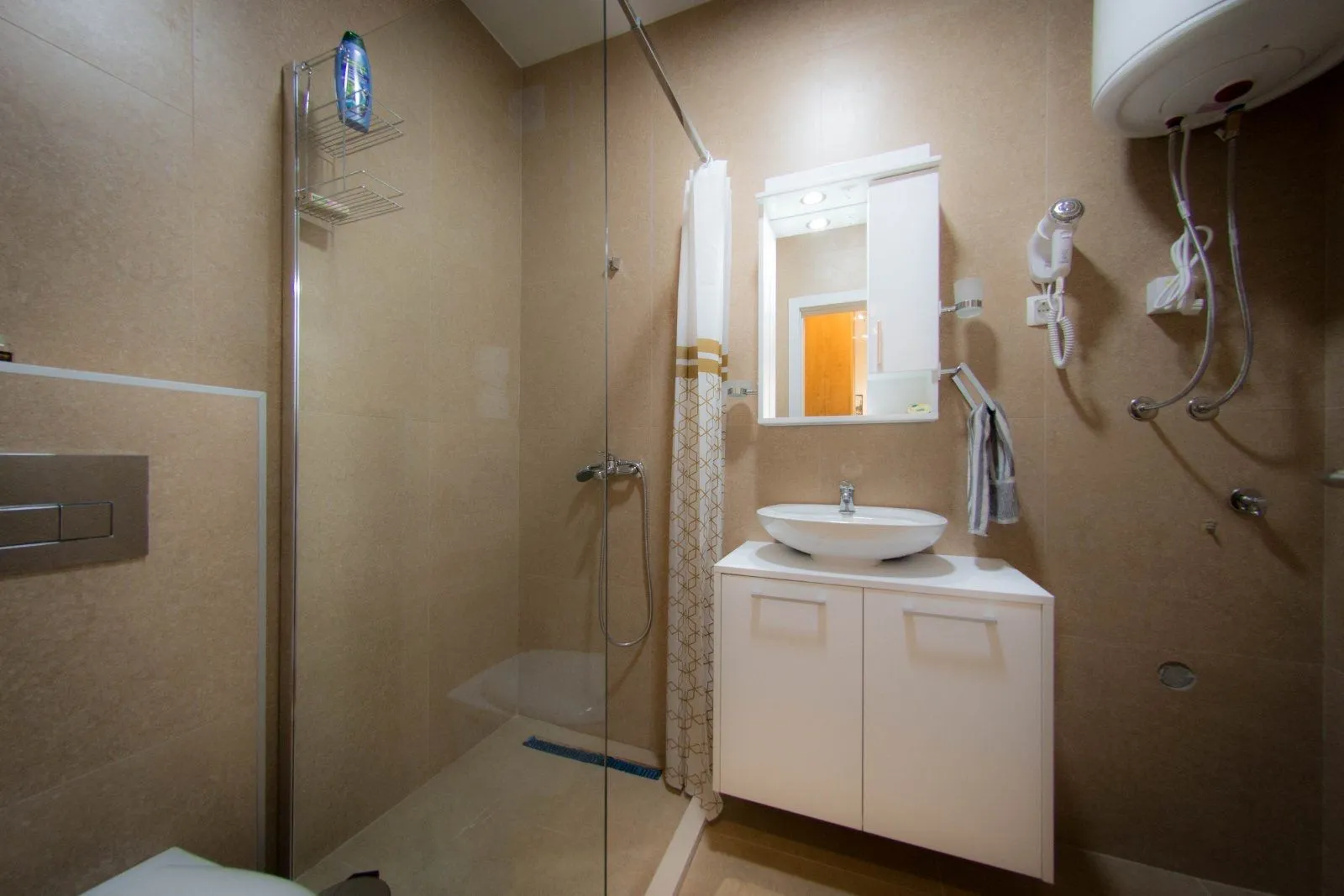 Izdavanje, jednosoban stan, 41m², Tološi, Podgorica