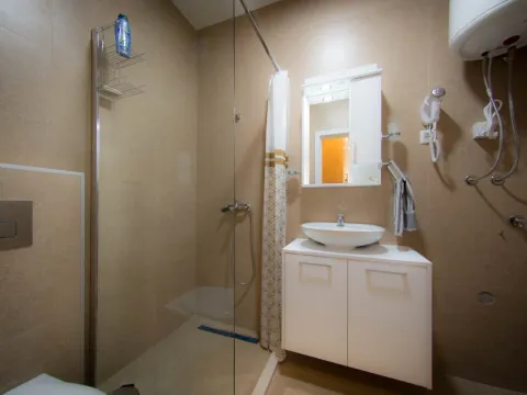 Izdavanje, jednosoban stan, 41m², Tološi, Podgorica - image 10