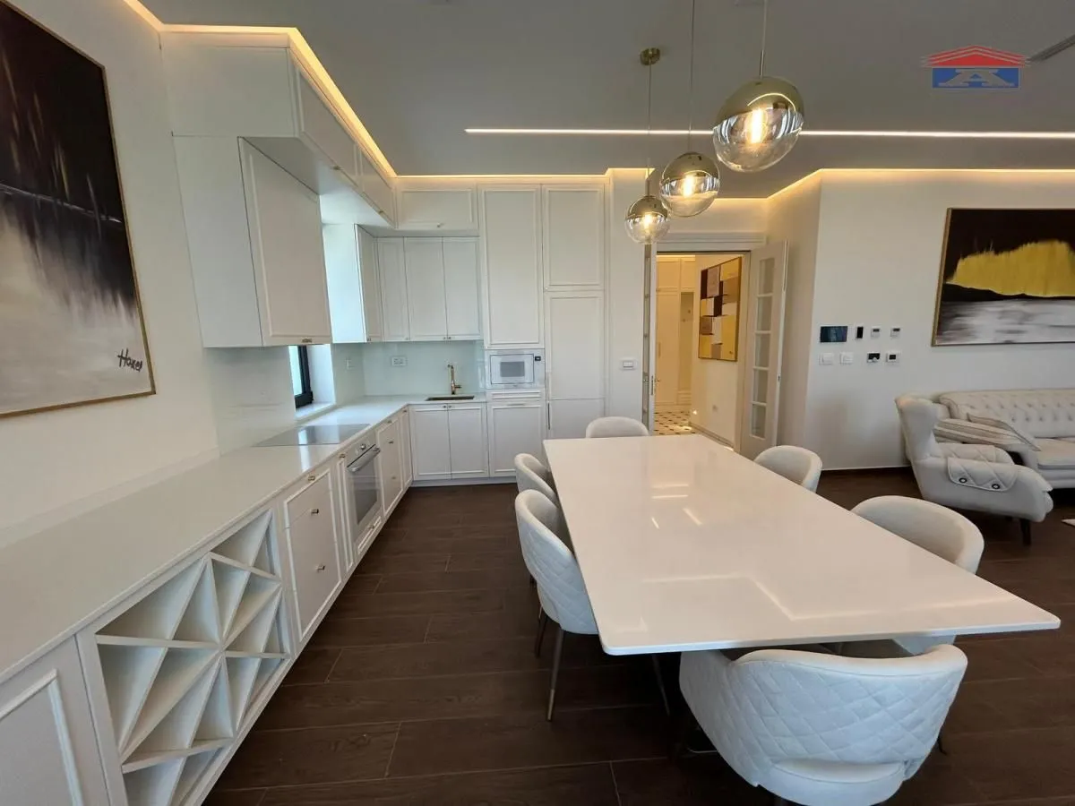 Izdavanje, četvorosoban stan, 120m², Sremska Kamenica, Petrovaradin