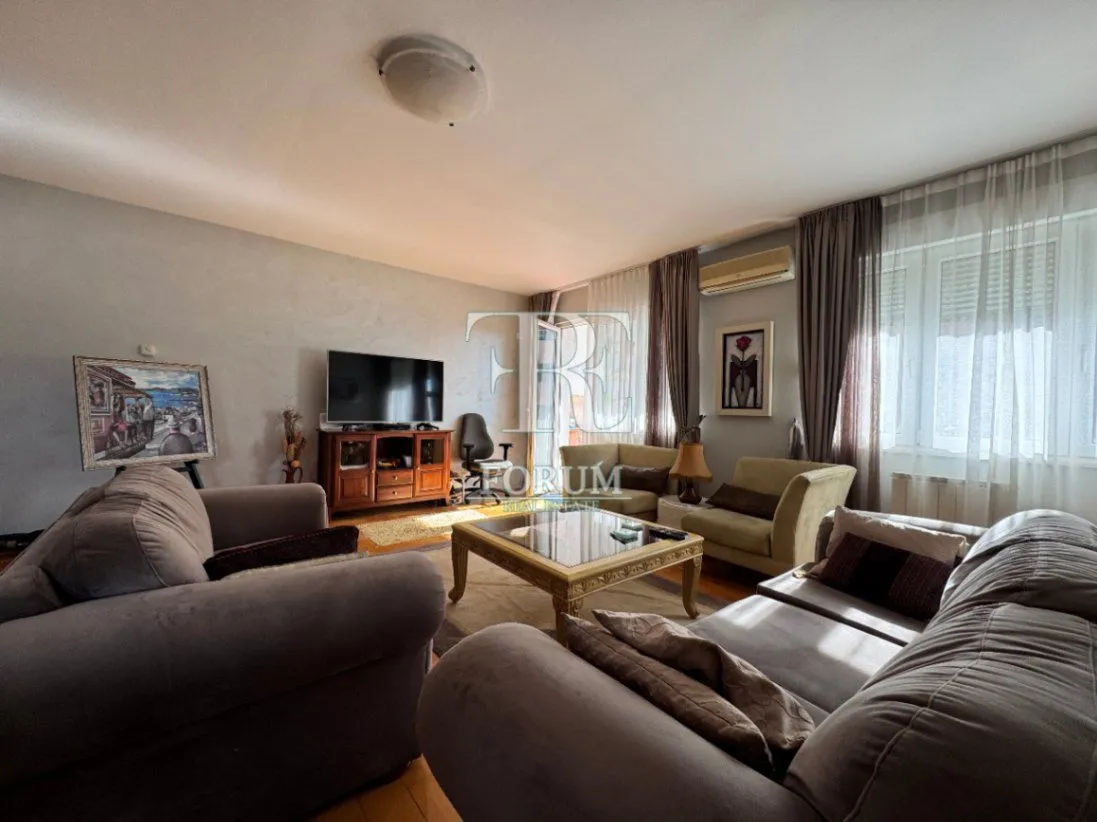 Izdavanje, trosoban stan, 115m², Gorica C, Podgorica