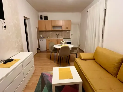 Rent, one bedroom apartment, 50m², Šušanj, Bar - image 2