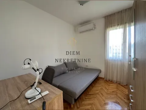 Izdavanje, dvosoban stan, 108m², Stari Aerodrom, Podgorica - image 1