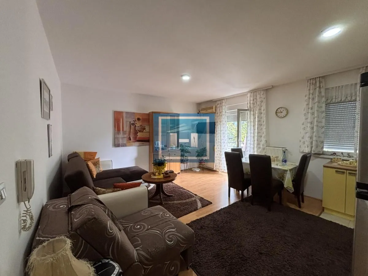 Izdavanje, jednosoban stan, 49m², Centar, Jagodina