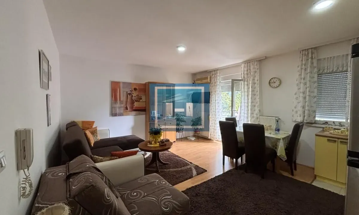 Izdavanje, jednosoban stan, 49m², Centar, Jagodina