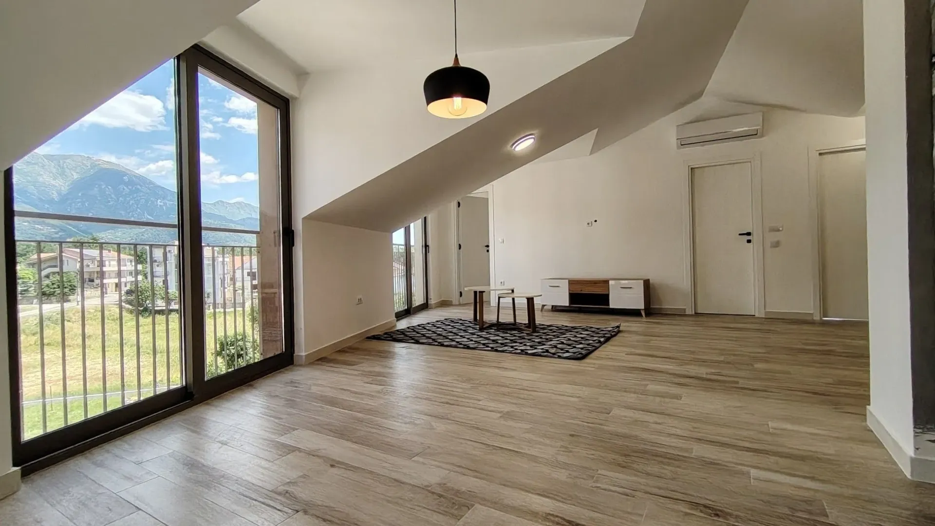 Prodaja, dvosoban stan, 85m², Tivat, Crna Gora