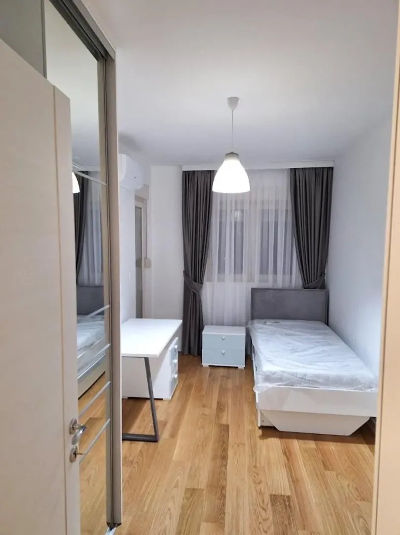 Izdavanje, trosoban stan, 94m², Central Point, Podgorica