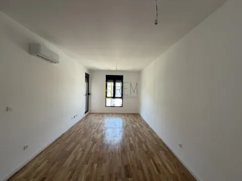 Rent, one bedroom apartment, 45m², Tološi, Podgorica - image 5