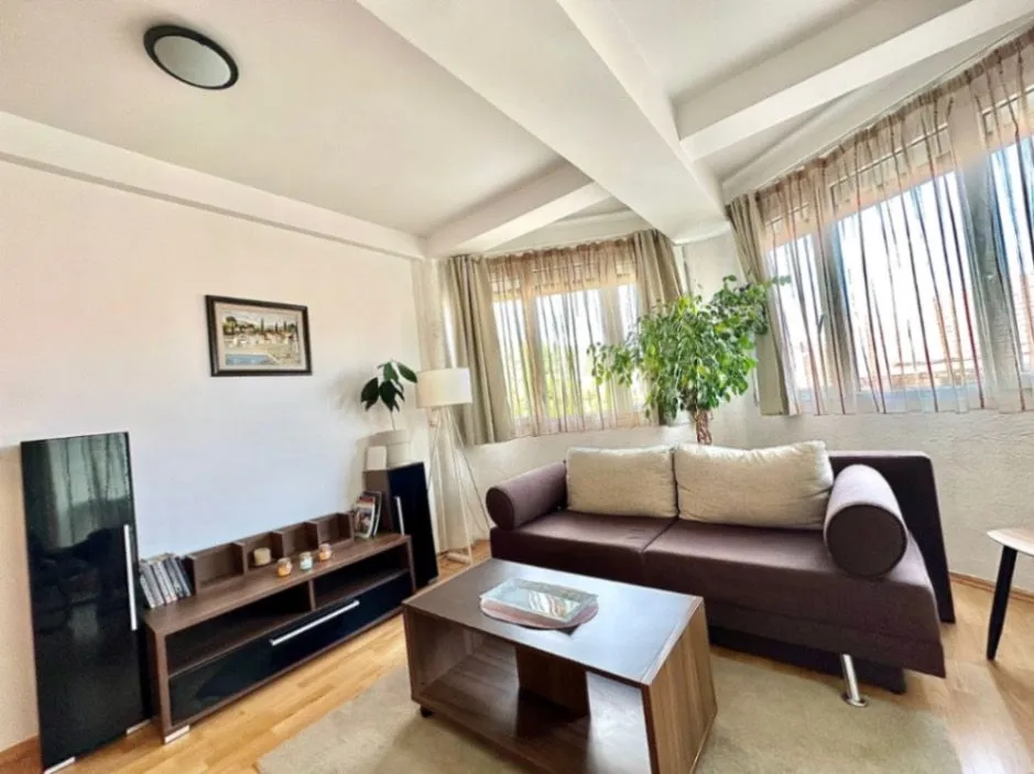 Izdavanje, dvosoban stan, 73m², Herceg Novi, Crna Gora