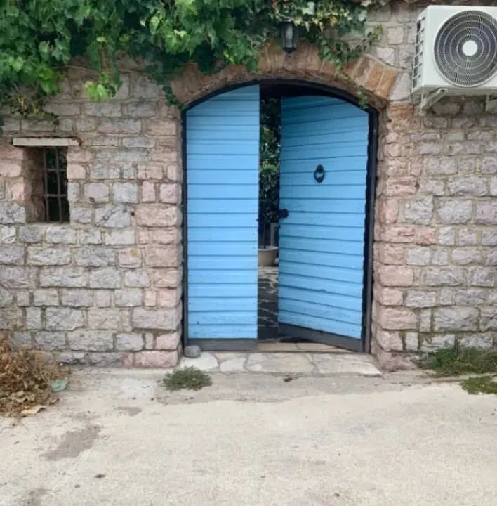 Izdavanje, kuća, 78m², Pržno, Budva