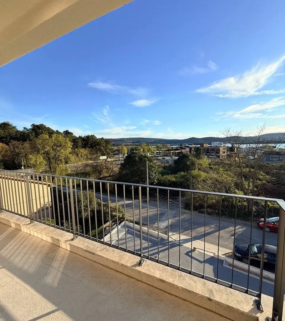 Prodaja, dvosoban stan, 72m², Centar, Tivat