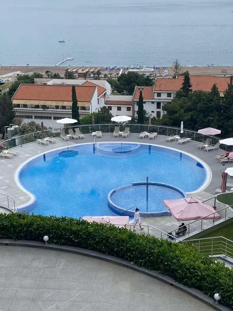 Rent, one bedroom apartment, 75m², Bečići, Budva