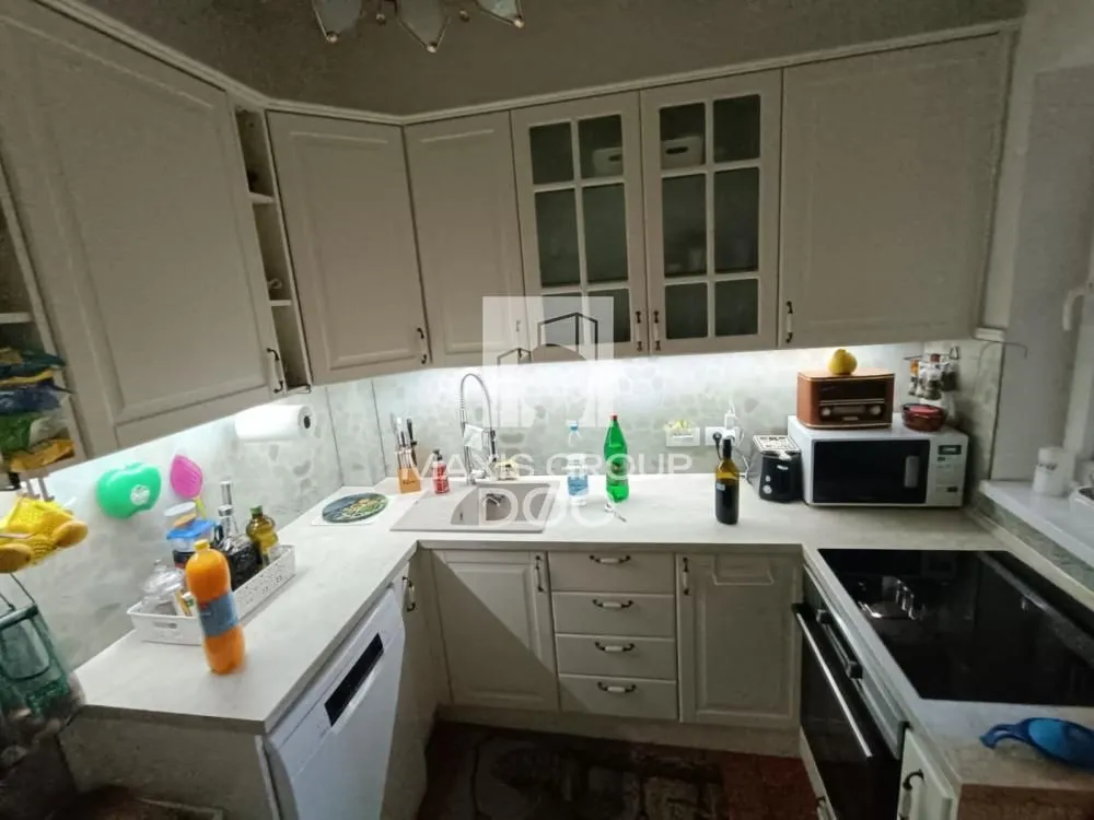 Sale, three bedroom apartment, 96m², Kalenić Pijaca, Vračar Sve Podlokacije