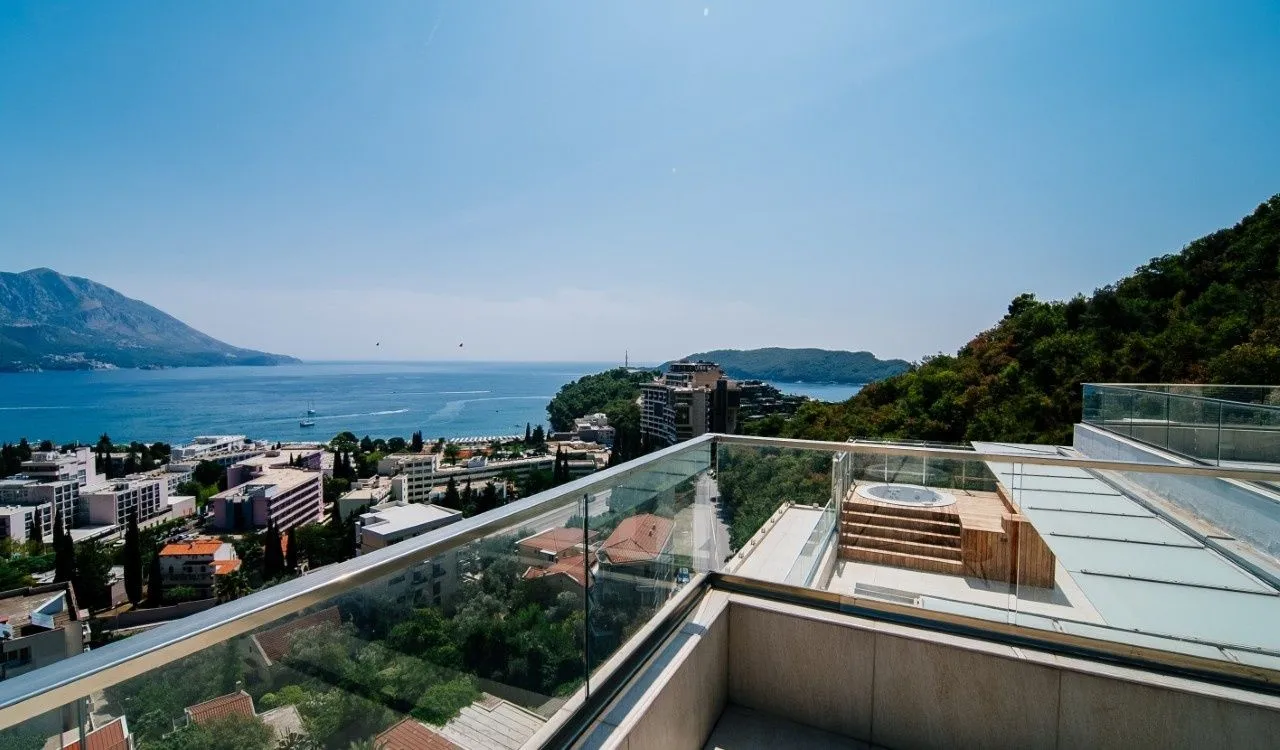 Sale, three bedroom apartment, 233m², Bečići, Budva