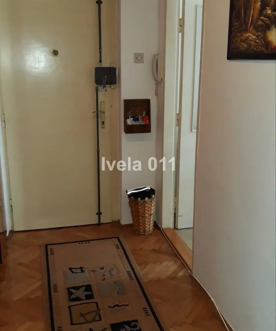 Sale, two bedroom apartment, 50m², Kalenić Pijaca, Vračar Sve Podlokacije