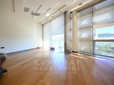 Poslovni prostor in Momišići