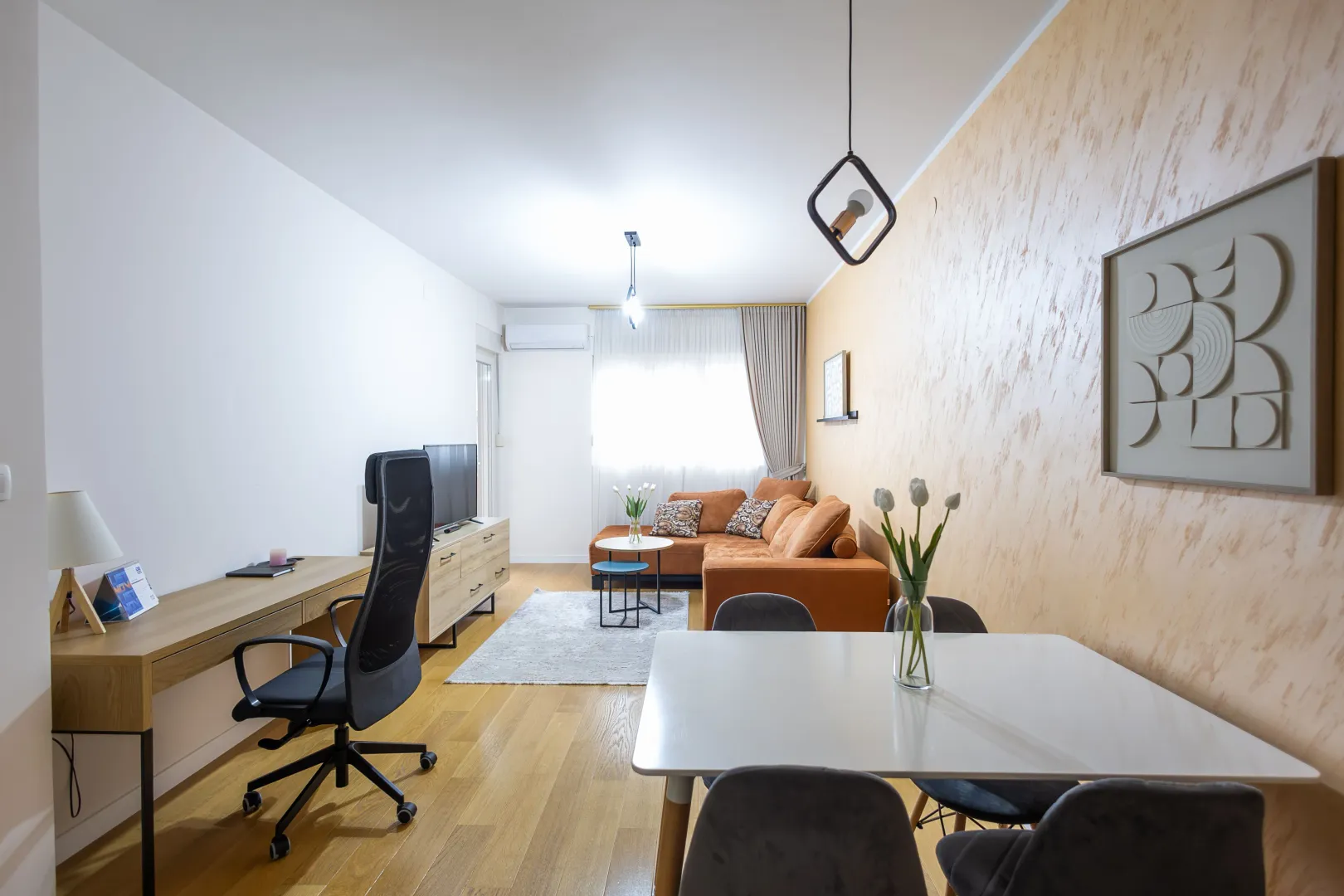 Izdavanje, jednosoban stan, 51m², Central Point, Podgorica
