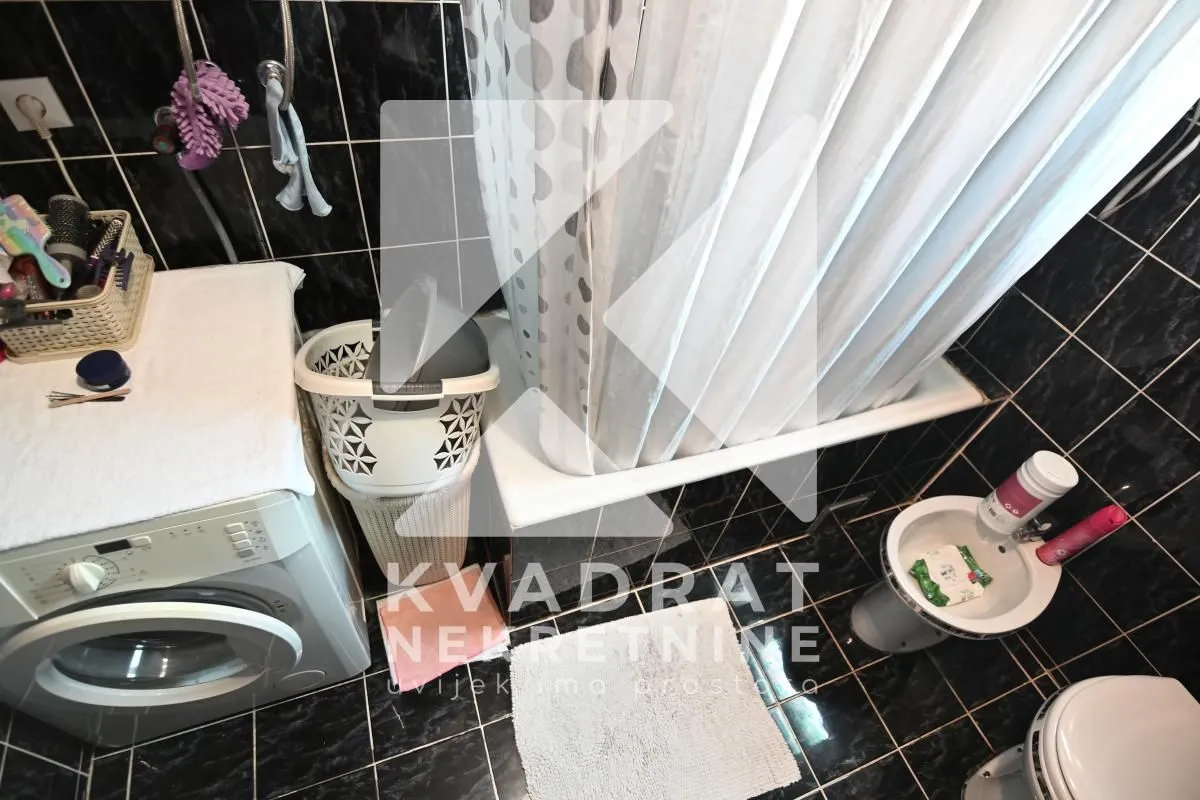 Sale, house, 300m², Zlatica, Podgorica
