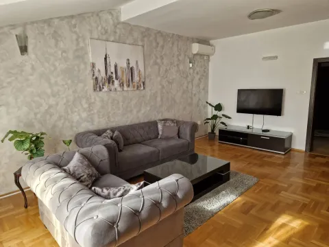 Izdavanje, dvosoban stan, 115m², Tološi, Podgorica - image 1