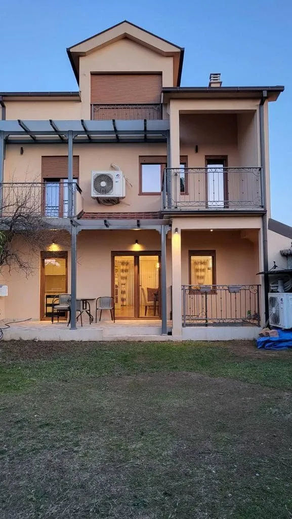 Rent, house, 280m², Stara Varoš, Podgorica
