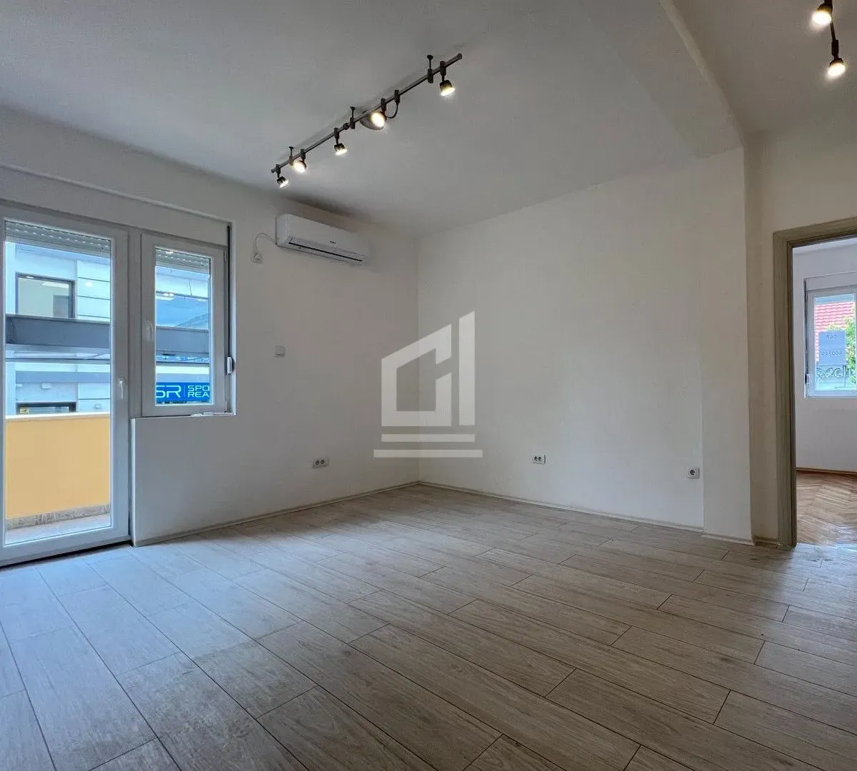 Izdavanje, poslovni prostor, 61m², Centar, Podgorica