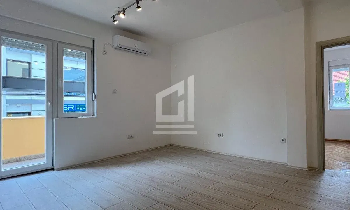 Izdavanje, poslovni prostor, 61m², Centar, Podgorica