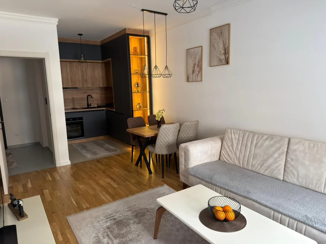 Izdavanje, jednosoban stan, 42m², Stari Aerodrom, Podgorica