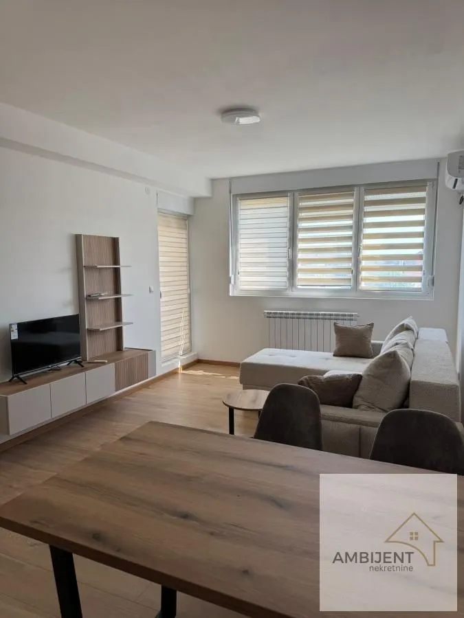 Izdavanje, dvosoban stan, 44m², Centar, Stara Pazova