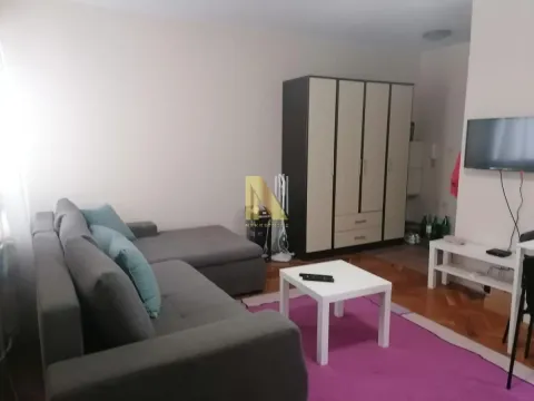 Izdavanje, jednosoban stan, 39m², Centar, Novi Sad