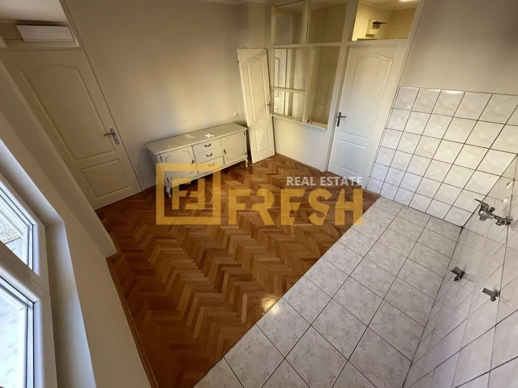 Izdavanje, dvosoban stan, 89m², Centar, Podgorica