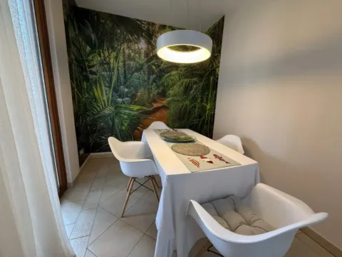 Rent, four bedroom apartment, 200m², Gorica C, Podgorica - image 2